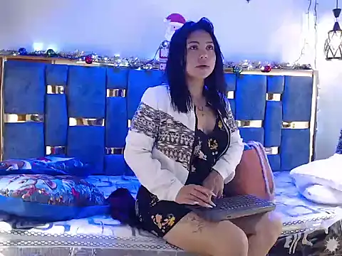 Snapshot of SHIZUKA_WET chatting on 12/05/25, 08:49 SHIZUKA WET online show from 12/05/25, 08:49