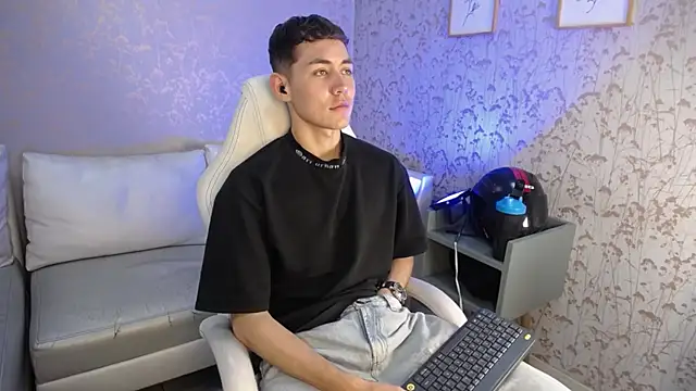 Snapshot of LoganFoster_ chatting on 12/15/25, 11:31 LoganFoster online show from 12/15/25, 11:31