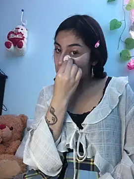 Snapshot of Miharu_ chatting on 12/13/25, 09:09 Miharu online show from 12/13/25, 09:09