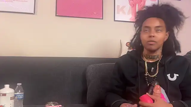 Snapshot of seductivefreak7 chatting on 11/29/25, 08:39 seductivefreak7 online show from 11/29/25, 08:39