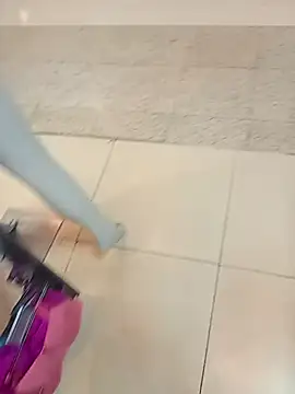 Snapshot of EweXZZ chatting on 12/01/25, 08:58 EweXZZ online show from 12/01/25, 08:58