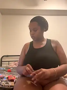 Snapshot of Goldenmami chatting on 12/02/25, 05:24 Goldenmami online show from 12/02/25, 05:24