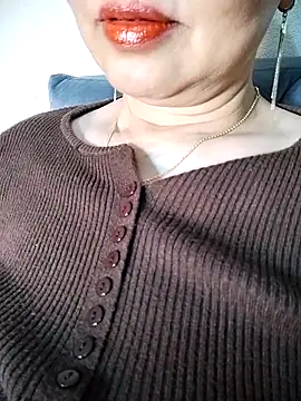 Snapshot of LisantLy chatting on 11/25/25, 03:12 LisantLy online show from 11/25/25, 03:12