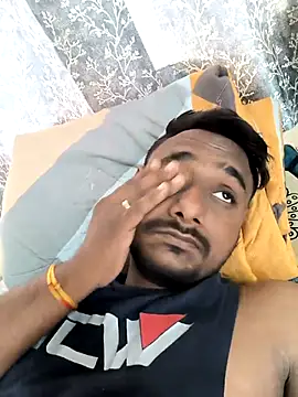 Snapshot of aryaaap chatting on 12/04/25, 06:01 aryaaap online show from 12/04/25, 06:01