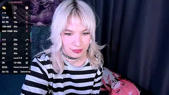 Snapshot of LolaDollyMur chatting on 12/13/25, 08:04 LolaDollyMur online show from 12/13/25, 08:04