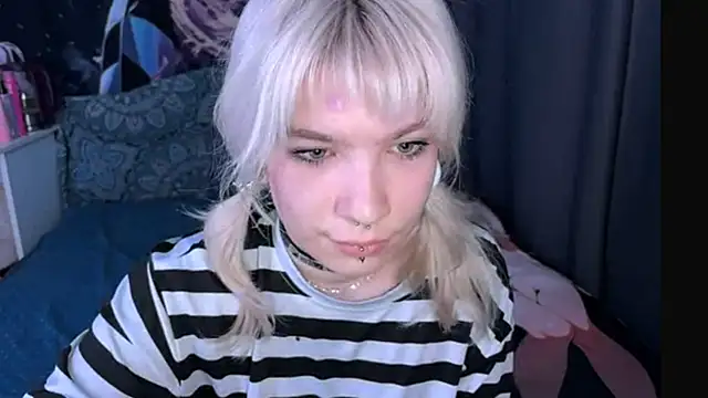 Snapshot of LolaDollyMur chatting on 12/14/25, 07:51 LolaDollyMur online show from 12/14/25, 07:51