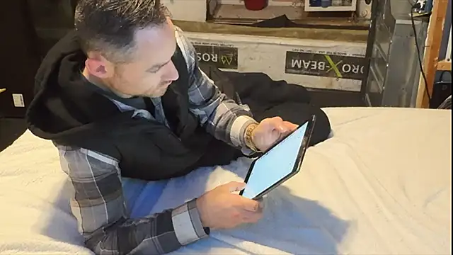 Snapshot of famous1tad chatting on 11/26/25, 07:31 famous1tad online show from 11/26/25, 07:31