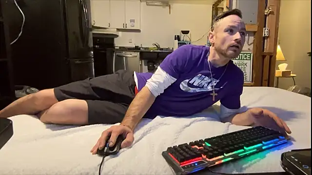 Snapshot of famous1tad chatting on 11/29/25, 02:09 famous1tad online show from 11/29/25, 02:09