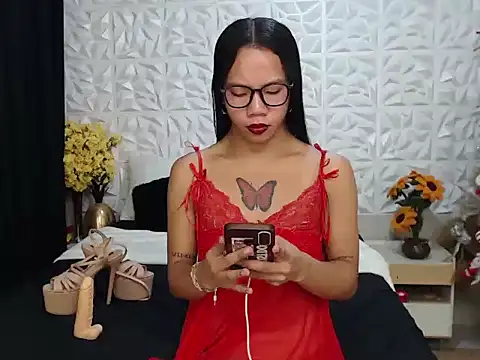 Snapshot of TransGoddessSofia chatting on 12/15/25, 09:46 TransGoddessSofia online show from 12/15/25, 09:46