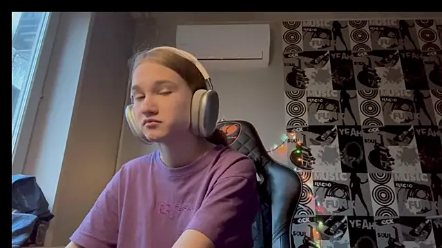 helgicuteness online show from 12/15/25, 06:39