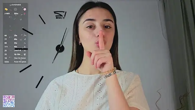 Snapshot of MableHort chatting on 12/15/25, 04:17 MableHort online show from 12/15/25, 04:17