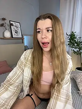 Snapshot of AllyBaley chatting on 12/15/25, 08:07 AllyBaley online show from 12/15/25, 08:07