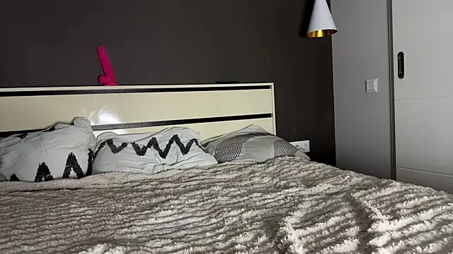 Snapshot of stellaqt chatting on 12/15/25, 03:49 stellaqt online show from 12/15/25, 03:49