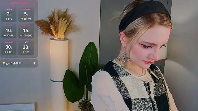 Snapshot of DorthaDunt chatting on 12/15/25, 06:50 DorthaDunt online show from 12/15/25, 06:50