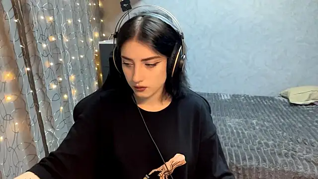 Snapshot of Meowluly chatting on 11/30/25, 09:19 Meowluly online show from 11/30/25, 09:19