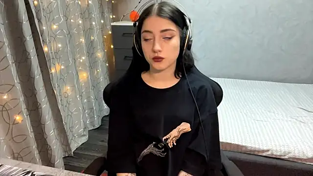 Snapshot of Meowluly chatting on 12/01/25, 09:20 Meowluly online show from 12/01/25, 09:20