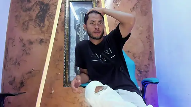 hot guy sweet online show from 11/23/25, 07:35