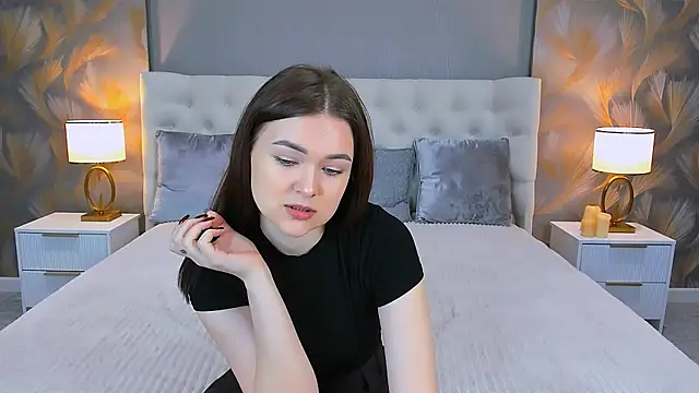 Snapshot of GLORIA_BLOOM chatting on 12/14/25, 08:35 GLORIA BLOOM online show from 12/14/25, 08:35