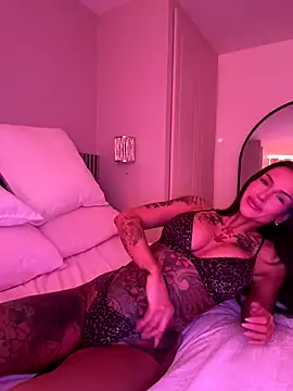 Snapshot of NikkiFoxx_13 chatting on 12/19/25, 09:38 NikkiFoxx 13 online show from 12/19/25, 09:38