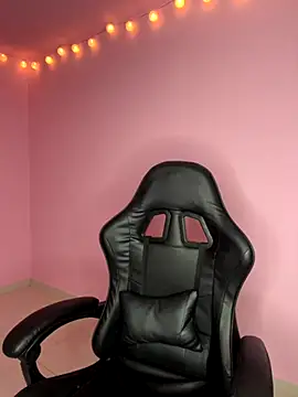 Snapshot of Davne_ chatting on 12/03/25, 09:13 Davne online show from 12/03/25, 09:13