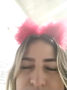 Snapshot of sexy_aurora_ourdoors chatting on 11/27/25, 03:30 sexy aurora ourdoors online show from 11/27/25, 03:30