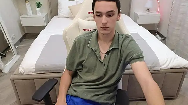 Snapshot of MoonlinSkinn chatting on 11/26/25, 08:15 MoonlinSkinn online show from 11/26/25, 08:15