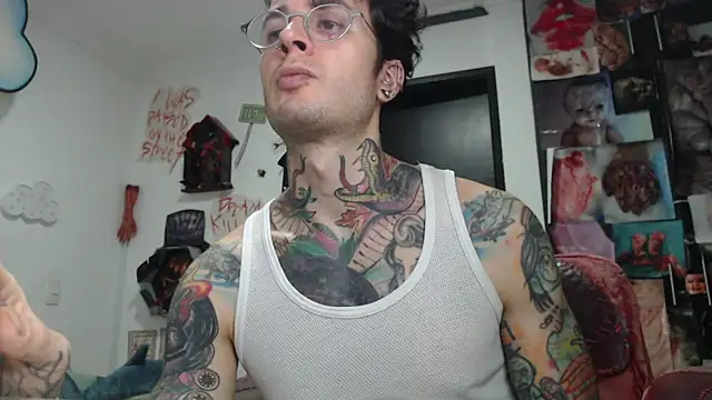 Snapshot of CryBoy13 chatting on 12/01/25, 03:55 CryBoy13 online show from 12/01/25, 03:55