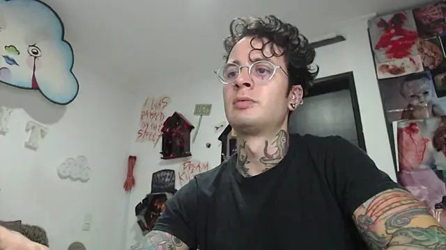 Snapshot of CryBoy13 chatting on 12/01/25, 11:21 CryBoy13 online show from 12/01/25, 11:21