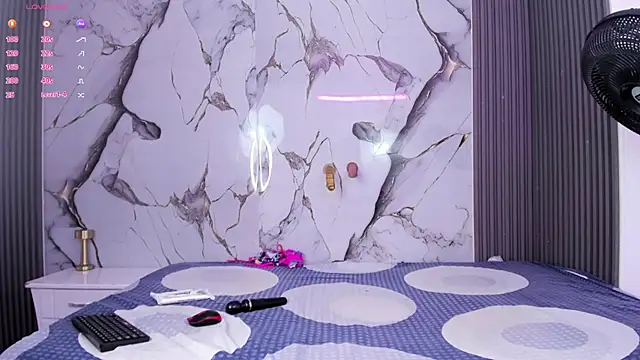 Snapshot of LicyStark chatting on 12/02/25, 11:48 LicyStark online show from 12/02/25, 11:48