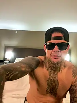 Snapshot of JSizzle13 chatting on 12/02/25, 05:02 JSizzle13 online show from 12/02/25, 05:02