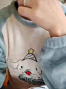 Snapshot of HanniZii chatting on 12/02/25, 03:56 HanniZii online show from 12/02/25, 03:56