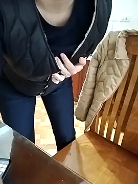 Snapshot of HanniZii chatting on 12/03/25, 01:13 HanniZii online show from 12/03/25, 01:13