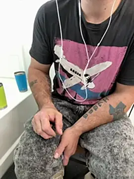 2addictivelyhorny online show from 06/10/26, 02:16