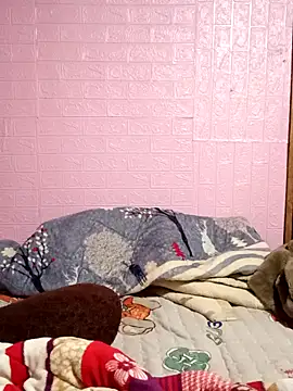 Snapshot of Lily-ross22 chatting on 12/01/25, 11:21 Lily-ross22 online show from 12/01/25, 11:21