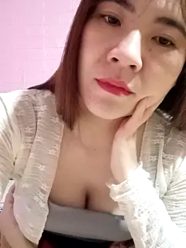 Snapshot of Lily-ross22 chatting on 12/14/25, 04:45 Lily-ross22 online show from 12/14/25, 04:45