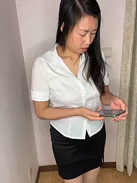 Snapshot of TU-37 chatting on 12/18/25, 11:27 TU-37 online show from 12/18/25, 11:27