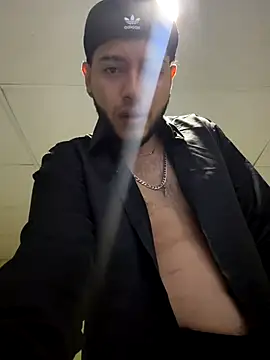 Snapshot of tratosucio chatting on 12/02/25, 06:19 tratosucio online show from 12/02/25, 06:19