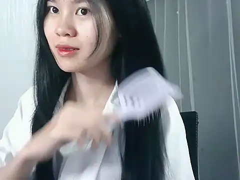 Snapshot of Nunaa18 chatting on 12/04/25, 03:21 Nunaa18 online show from 12/04/25, 03:21