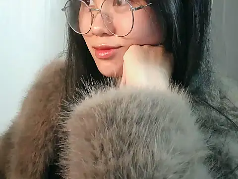 Snapshot of Nunaa18 chatting on 12/15/25, 03:27 Nunaa18 online show from 12/15/25, 03:27