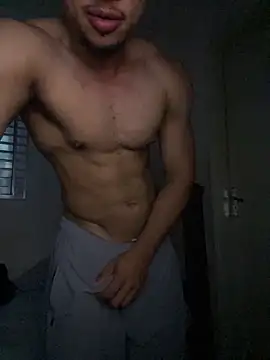 Snapshot of MoreninhoMagrinho chatting on 12/16/25, 04:06 MoreninhoMagrinho online show from 12/16/25, 04:06