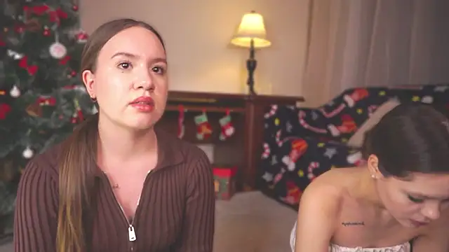 Snapshot of VirginiaRowe chatting on 12/16/25, 02:33 VirginiaRowe online show from 12/16/25, 02:33