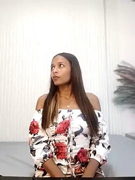 KeiraFox9 online show from 12/04/25, 06:44