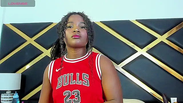 Snapshot of IrisHerrera_ chatting on 12/01/25, 12:32 IrisHerrera online show from 12/01/25, 12:32