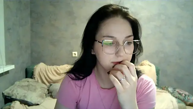 Snapshot of GlibRasher chatting on 12/03/25, 08:07 GlibRasher online show from 12/03/25, 08:07