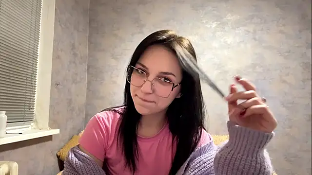 Snapshot of GlibRasher chatting on 12/13/25, 09:53 GlibRasher online show from 12/13/25, 09:53