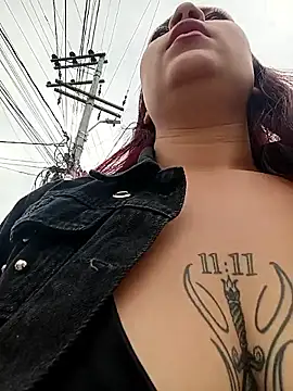 Snapshot of Vayoleth_0-2 chatting on 12/17/25, 07:42 Vayoleth 0-2 online show from 12/17/25, 07:42