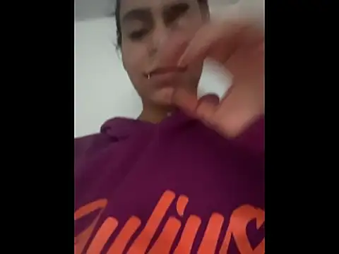 Snapshot of SaraAndrade_ chatting on 12/15/25, 11:03 SaraAndrade online show from 12/15/25, 11:03