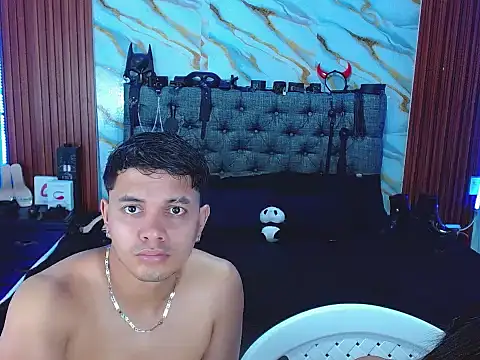 Snapshot of Meryandcris chatting on 11/25/25, 04:01 Meryandcris online show from 11/25/25, 04:01