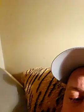 Snapshot of BODY78_M chatting on 12/14/25, 10:58 BODY78 M online show from 12/14/25, 10:58