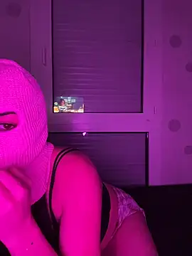 Snapshot of linaatchikita chatting on 12/14/25, 10:25 linaatchikita online show from 12/14/25, 10:25